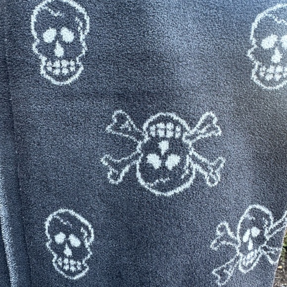 Barefoot Dreams Gray Skull Scarf - Picture 4 of 4